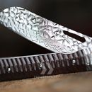 Obrázok 5. Zatvárací nôž DELLINGER Santoku Karasu VG-10 Damascus