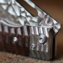 Obrázok 6. Zatvárací nôž DELLINGER Santoku Karasu VG-10 Damascus