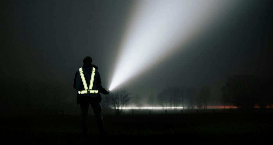 Ako sa pripraviť na kratšie dni – osvetlenie a reflexné doplnky